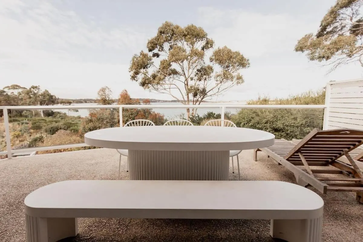 Seagrass Coastal Retreat With Direct Beach Access Lewisham