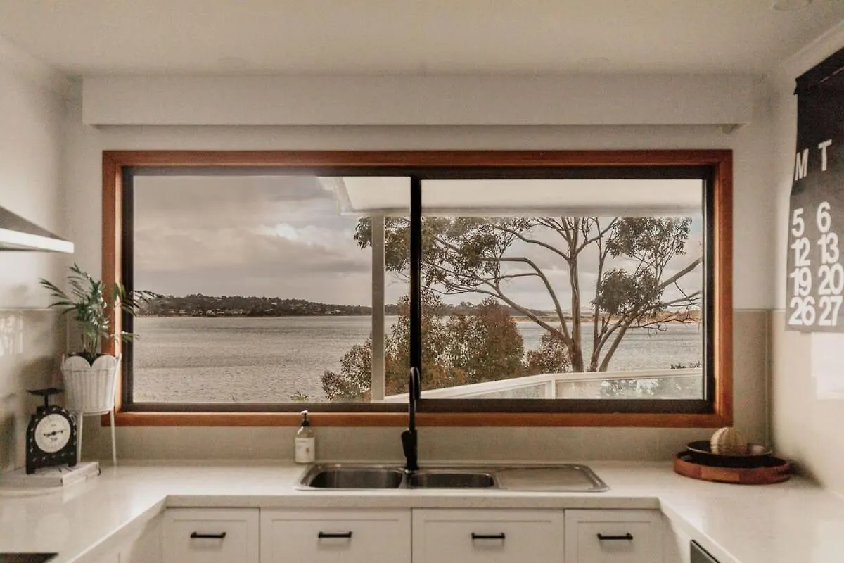 Seagrass Coastal Retreat With Direct Beach Access Lewisham