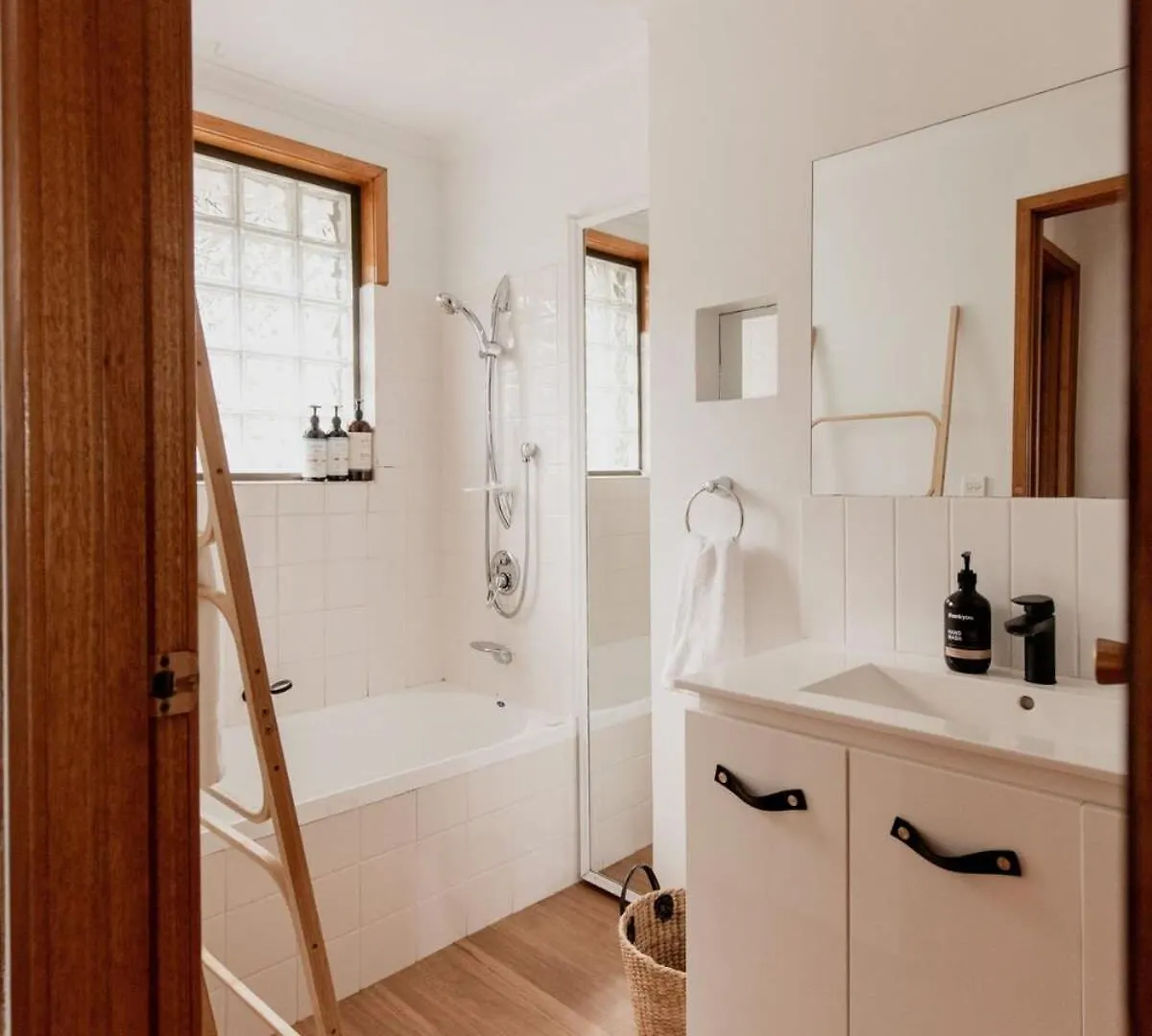 Дом отдыха Seagrass Coastal Retreat With Direct Beach Access Lewisham